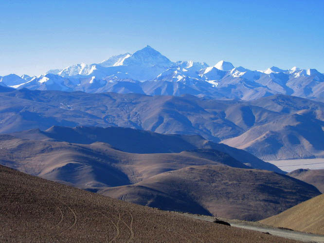 On the way to Mt. Everest (the main peak in the center). Tingre, Central Tibet.