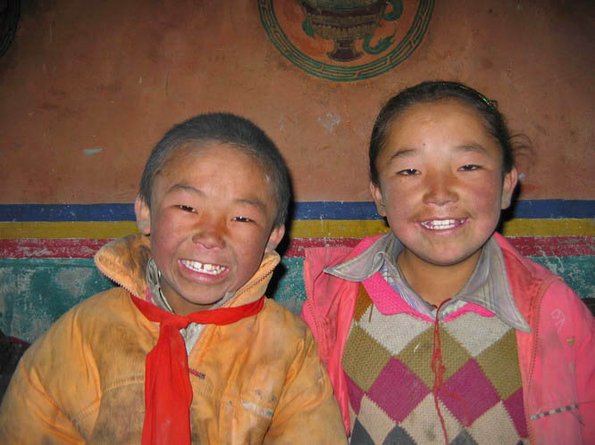 Tibetan children eager to have their picture taken. Tingre, Central Tibet.