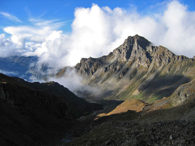 Looking towards India from the beginning of the curcuit around Tsari.