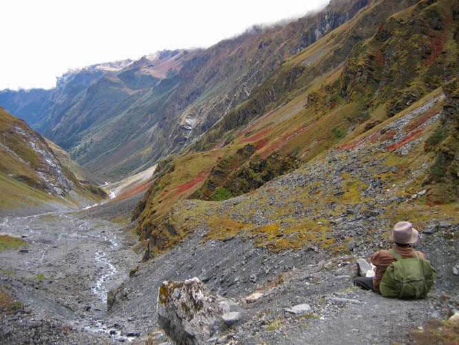 The curcuit around Tsari consist of more than 7 passes that are in the range of 15,000 ft to 17,000 ft (4570m to 5200m).