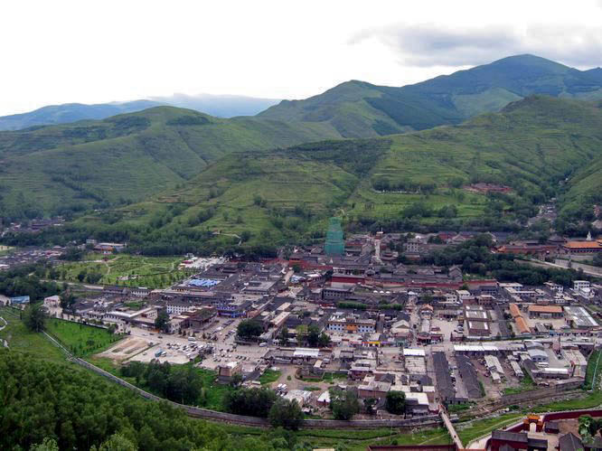 The town of the Taihuai forms the center of the WuTaiShan area.