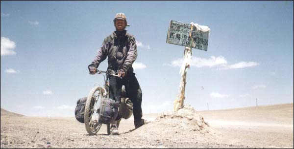 On top of the pass that marks the border between Xinjiang and Tibet.