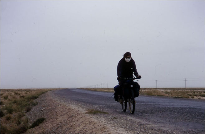 Crossing the enormous basin that covers a large part of the Qhinghai Province.