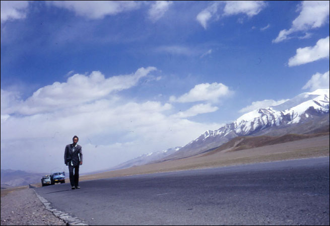 After reaching Golmud we turned south toward the Kun Lun mountains that form the northern border of the Tibetan plateau. This Chinese vegetable seller decided that he would walk the 720 miles/ 1200KM to Lhasa. He had no food and no blankets. The last time we say him he was trying to thaw himself out after a bitterly cold night. Amdo, Tibet.