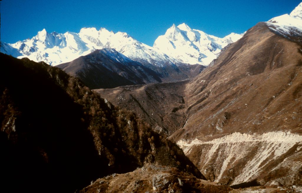 This small road lead us through the mighty peaks of the Himalaya to Nepal. La Lung La, Tibet.